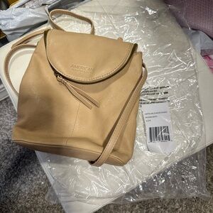 NWT American Leather Co Hampton Zip Around crossbody,